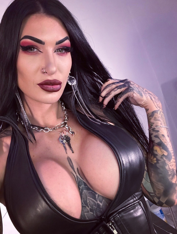 Mistress Damazonia Onlyfans pictures