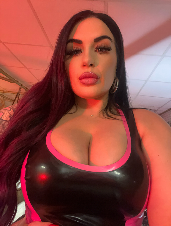 Goddess Taylor Hearts Onlyfans pictures