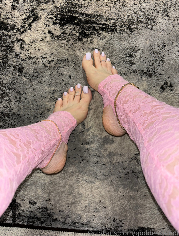 Fendi Feet Onlyfans pictures 4