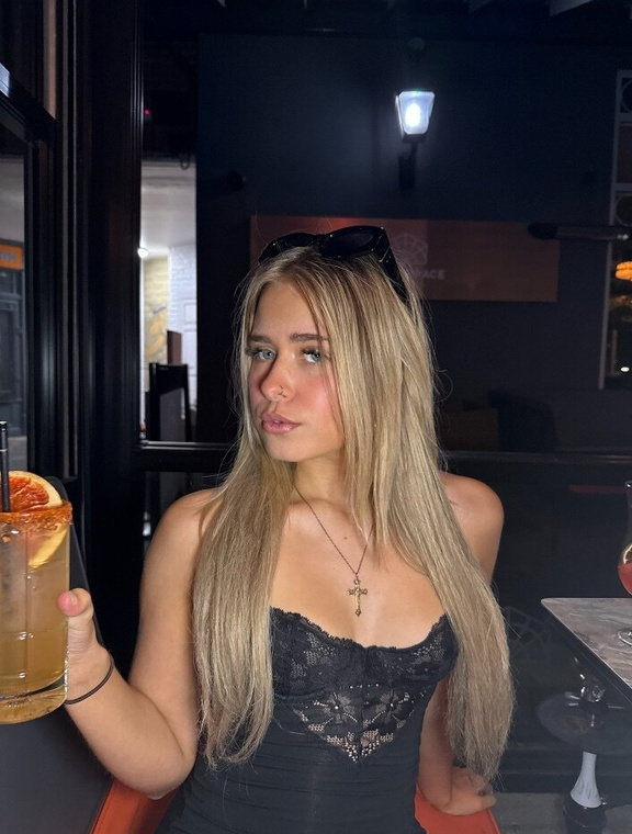 Goddess Raven Onlyfans pictures