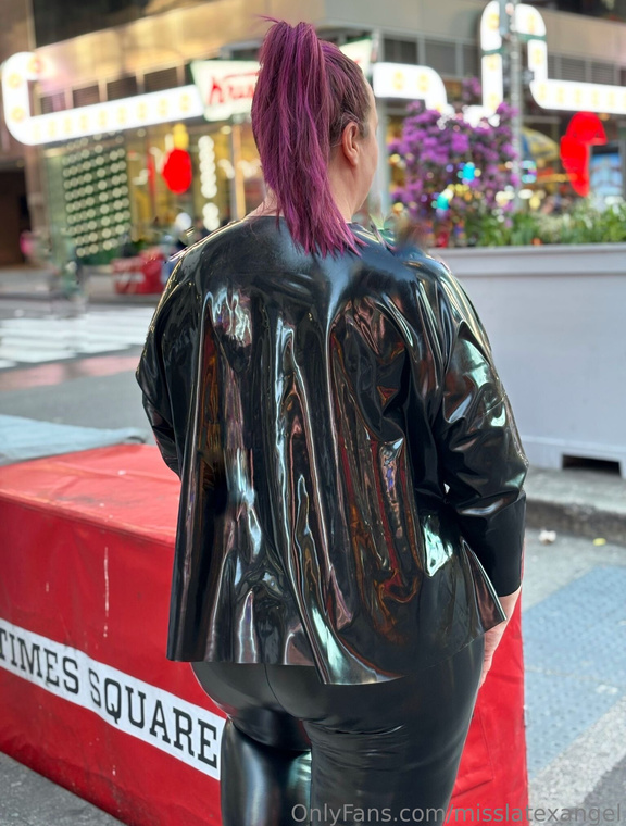 MissLatexAngel Onlyfans pictures