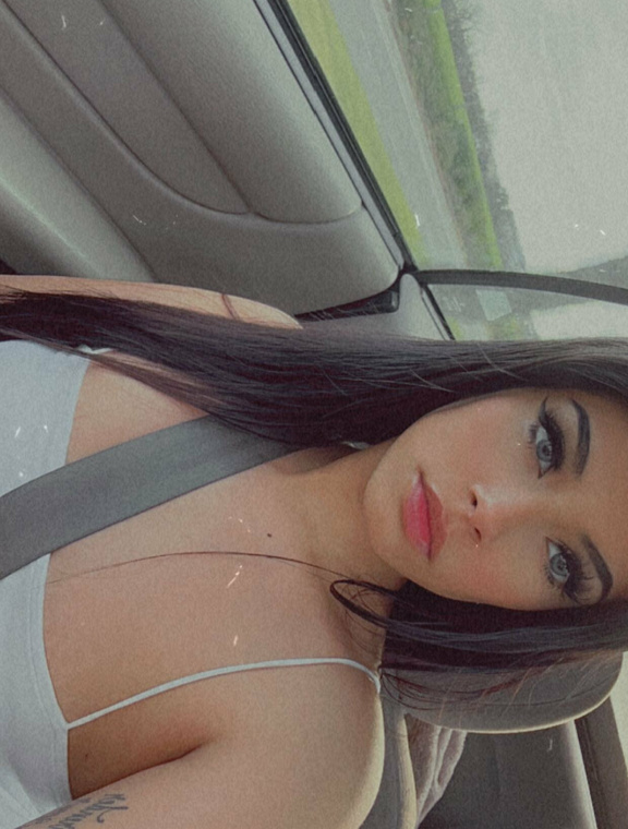 SneakySneezer Onlyfans pictures