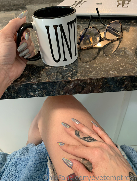 Temptress Raven Eve Onlyfans pictures 2