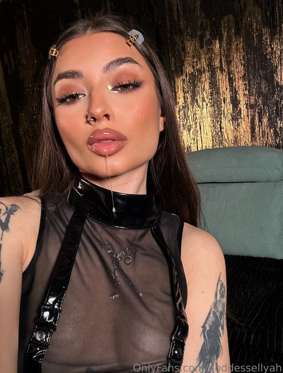 Goddess Ellyah Onlyfans pictures 2