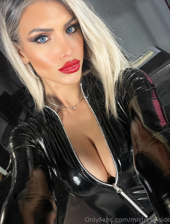 Mistress Iside Onlyfans pictures 3