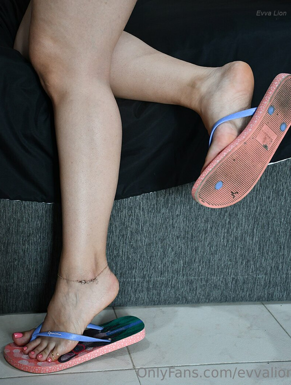 EvvaLion Onlyfans pictures 2
