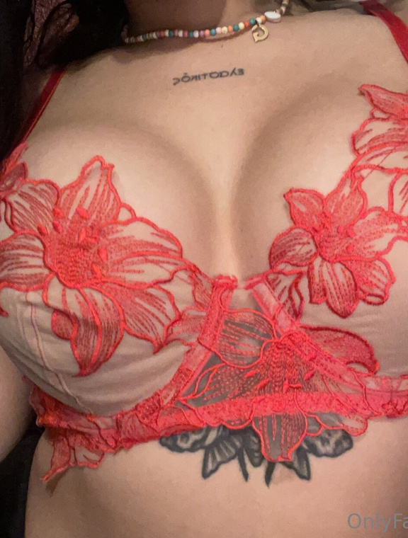 Golden Goddess Onlyfans pictures