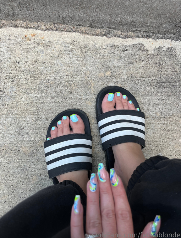 Foot fetish blonde Onlyfans pictures 2