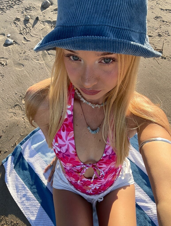 Goddess Kaylee Onlyfans pictures 7