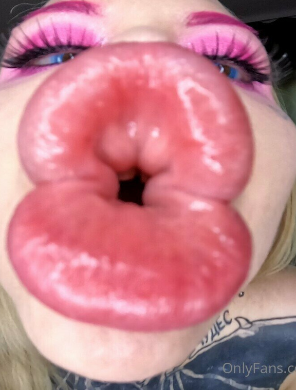 Nasty Bimbo Onlyfans pictures